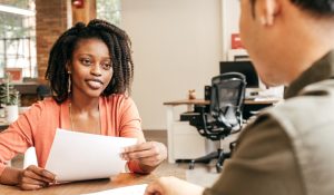 Quais são as perguntas mais comuns em entrevistas de emprego e como se preparar