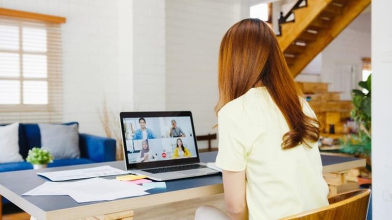 Quem trabalha em regime de home office tem os mesmos direitos da CLT